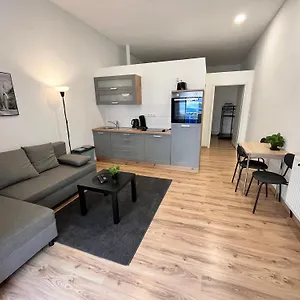 apartement-central-40qm-wi-fi-free-parking-calm-back-house-10b.dusseldorf-hotel.net/